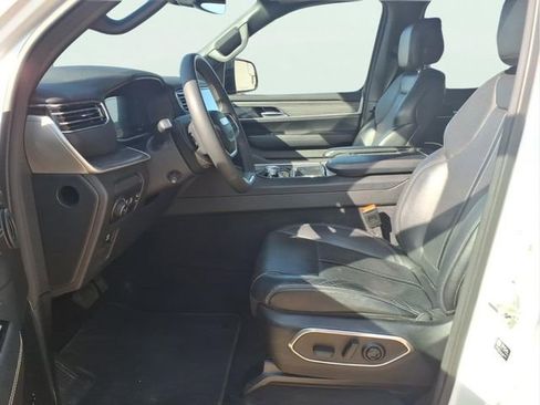 Used 2024 Jeep Wagoneer Series II w/ Flexible Seating Group AWD/4WD image 19