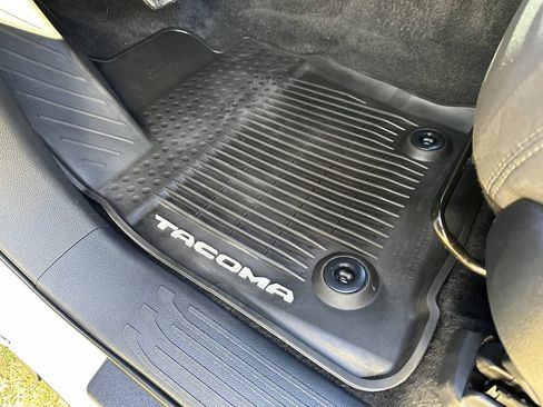 Used 2024 Toyota Tacoma SR5 AWD/4WD image 19