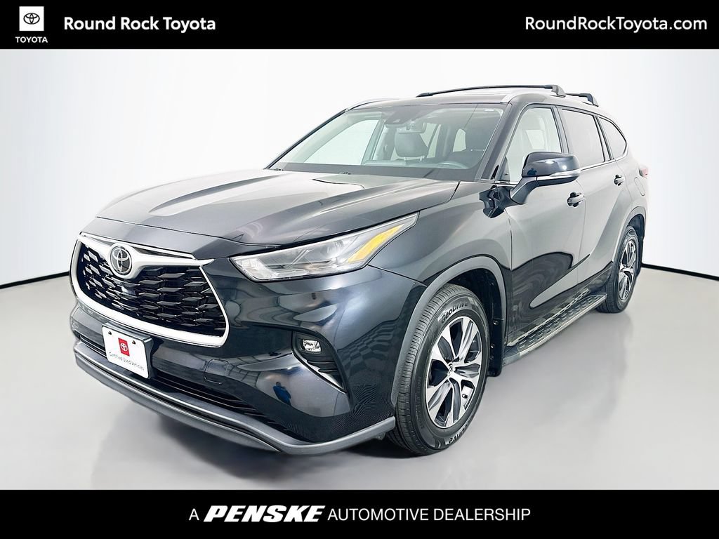 Used 2024 Toyota Highlander XLE FWD image 1