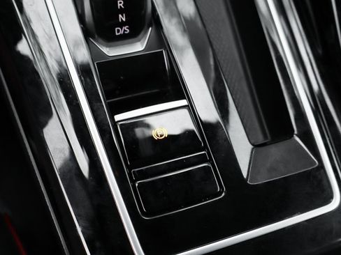 Used 2024 Volkswagen GTI Autobahn image 39