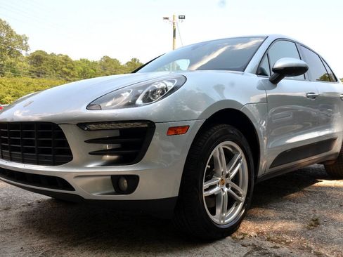 Used 2017 Porsche Macan AWD/4WD image 2