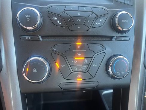 Used 2018 Ford Fusion SE FWD image 28