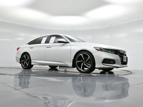 Used 2018 Honda Accord Sport image 3