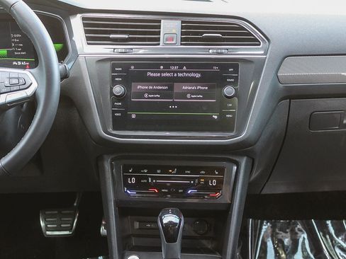 Used 2023 Volkswagen Tiguan SE R-Line image 14