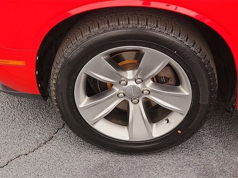 Used 2019 Dodge Challenger SXT image 14