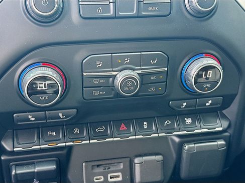 Used 2020 Chevrolet Silverado 1500 LT w/ Convenience Package image 15