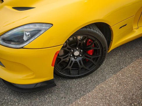 Used 2013 SRT Viper GTS w/ GTS Laguna Interior Pkg RWD image 13
