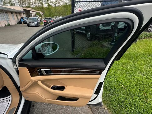 Used 2018 Porsche Panamera 4 AWD/4WD image 39