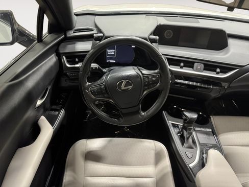 Used 2021 Lexus UX 200 w/ Accessory Package (Z1) FWD image 10