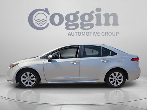 Used 2024 Toyota Corolla LE FWD image 2