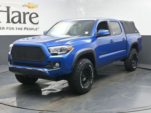 Used 2016 Toyota Tacoma TRD Off-Road image 32