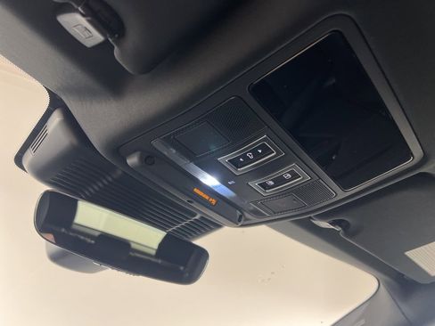Used 2025 Land Rover Range Rover Evoque Dynamic SE image 18