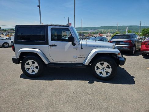 Used 2012 Jeep Wrangler Sahara w/ Connectivity Group AWD/4WD image 2