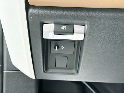 New 2026 Land Rover Defender 110 X-Dynamic SE AWD/4WD image 34