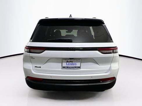 Used 2023 Jeep Grand Cherokee Altitude AWD/4WD image 6