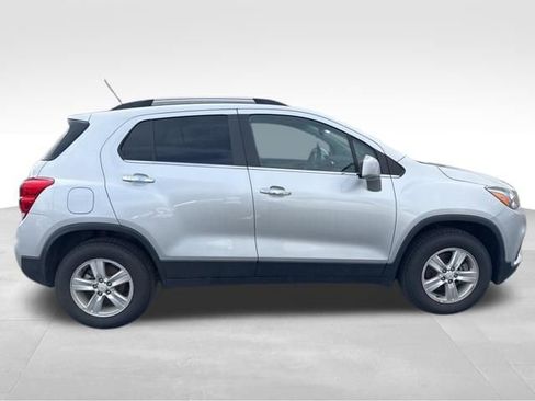 Used 2019 Chevrolet Trax LT w/ LT Convenience Package image 9
