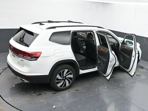 Used 2025 Volkswagen Atlas SE image 60