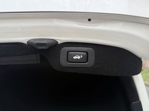 Used 2014 Lexus LS 460 image 31