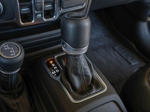 Used 2025 Jeep Gladiator Sport AWD/4WD image 22