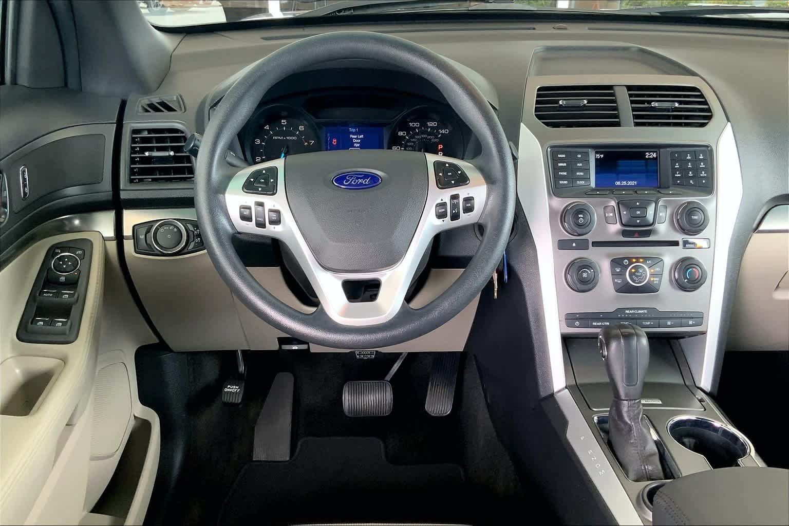 Used 2015 Ford Explorer FWD image 6