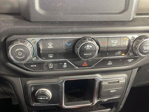 Used 2022 Jeep Wrangler Unlimited Sport AWD/4WD image 51