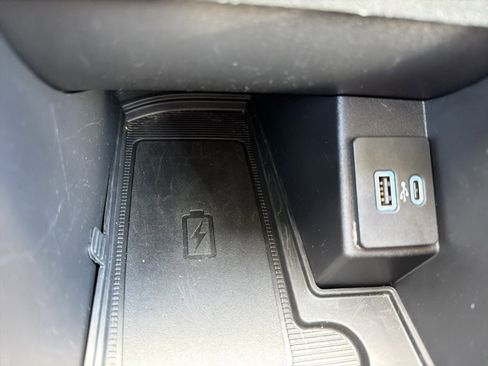 Used 2023 Ford Edge SEL image 21