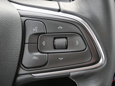 Used 2023 Buick Envision Essence image 32