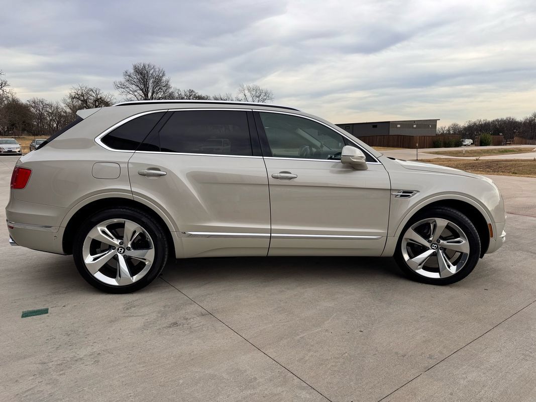 Used 2018 Bentley Bentayga AWD/4WD image 7