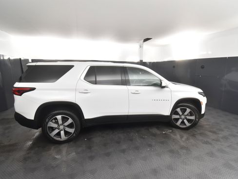 Used 2023 Chevrolet Traverse LT w/ LT Premium Package image 3