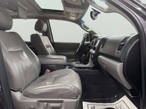 Used 2014 Toyota Sequoia Platinum image 30