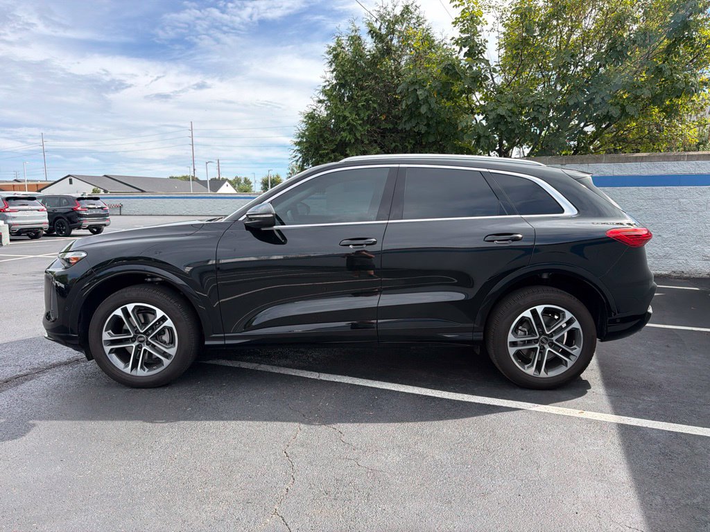 Used 2025 Audi Q5 Premium AWD/4WD image 2
