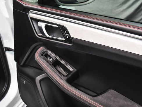 Used 2018 Porsche Macan GTS image 17