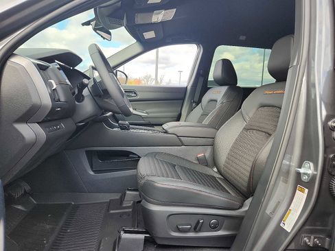 New 2025 Nissan Pathfinder Rock Creek image 14