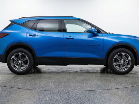 Used 2025 Chevrolet Blazer LT image 11