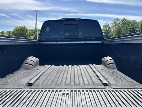 Used 2021 Nissan Titan PRO-4X w/ Pro-4x Convenience Package AWD/4WD image 19