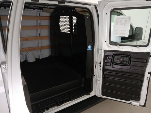 Used 2025 Chevrolet Express 2500 w/ Driver Convenience Package RWD image 8