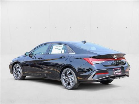 New 2025 Hyundai Elantra Limited image 7