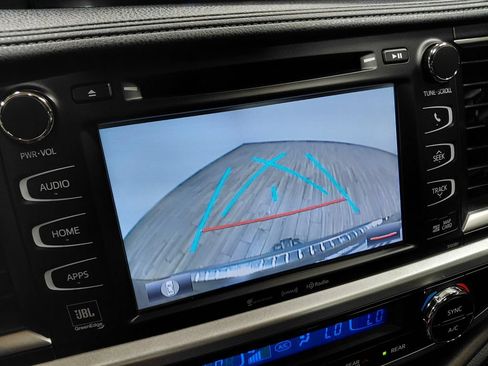 Used 2019 Toyota Highlander Limited Platinum AWD/4WD image 13