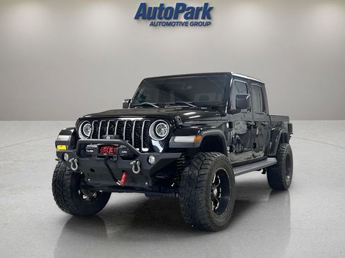 Used 2020 Jeep Gladiator Overland image 2