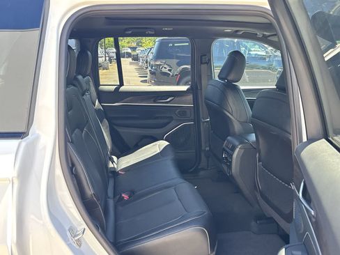 New 2026 Jeep Grand Cherokee Limited AWD/4WD image 10