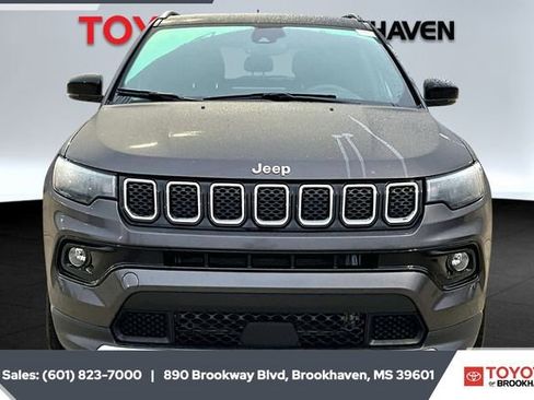 Used 2024 Jeep Compass Limited image 3