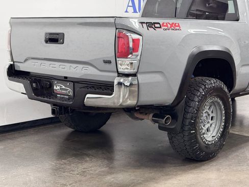 Used 2021 Toyota Tacoma TRD Off-Road image 8