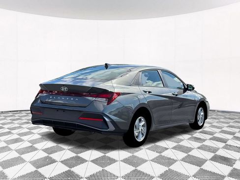 Certified 2026 Hyundai Elantra SE FWD image 9