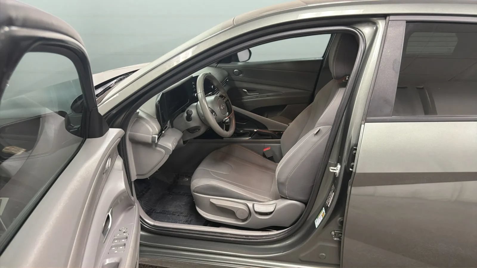 Used 2025 Hyundai Elantra Sport FWD image 21