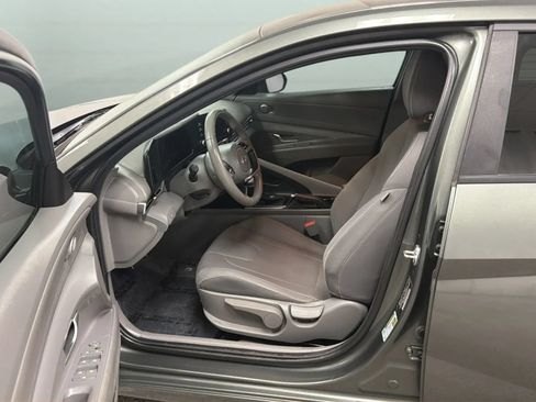 Used 2025 Hyundai Elantra Sport FWD image 21
