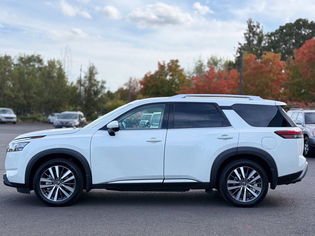 Used 2022 Nissan Pathfinder Platinum AWD/4WD image 2
