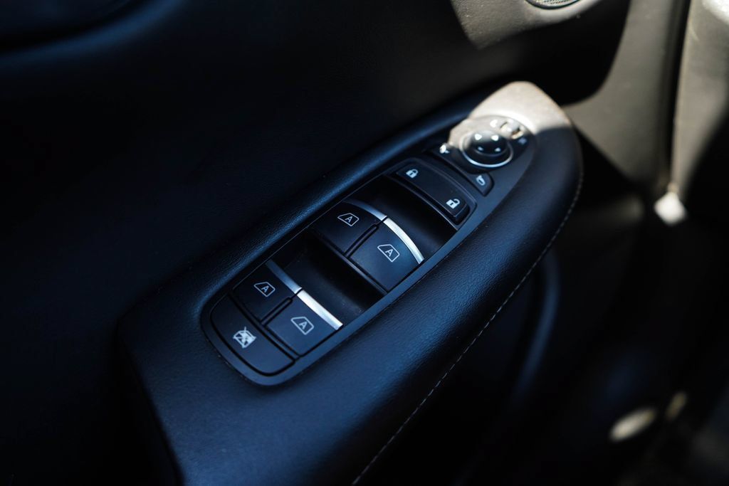Used 2022 INFINITI QX50 Luxe w/ Appearance Package FWD image 30