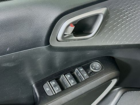 Used 2025 Kia Soul LX w/ LX Technology Package image 15