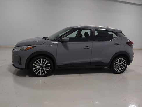Used 2023 Nissan Kicks SV FWD image 2