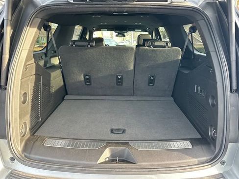 Used 2024 Chevrolet Suburban Premier image 24
